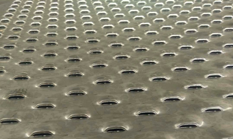 鐵板魚鱗孔沖孔板產(chǎn)品展示