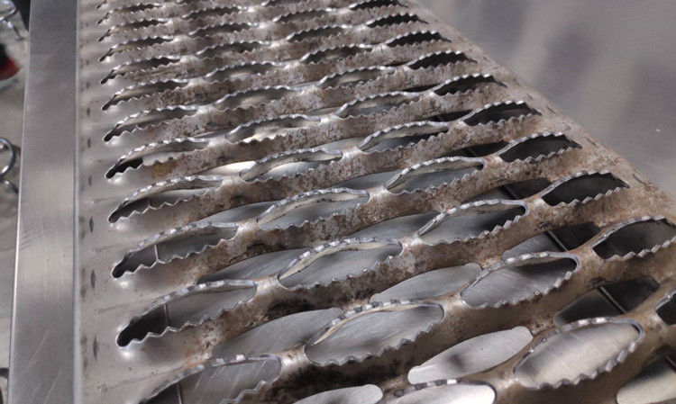 鱷魚嘴防滑板產品展示